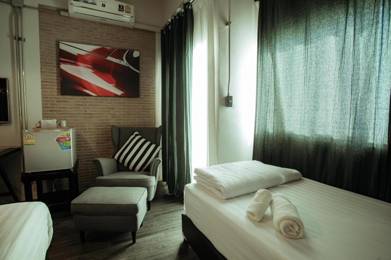 Bed and Breakfast Fashen Poshtel à Chiang Mai Extérieur photo