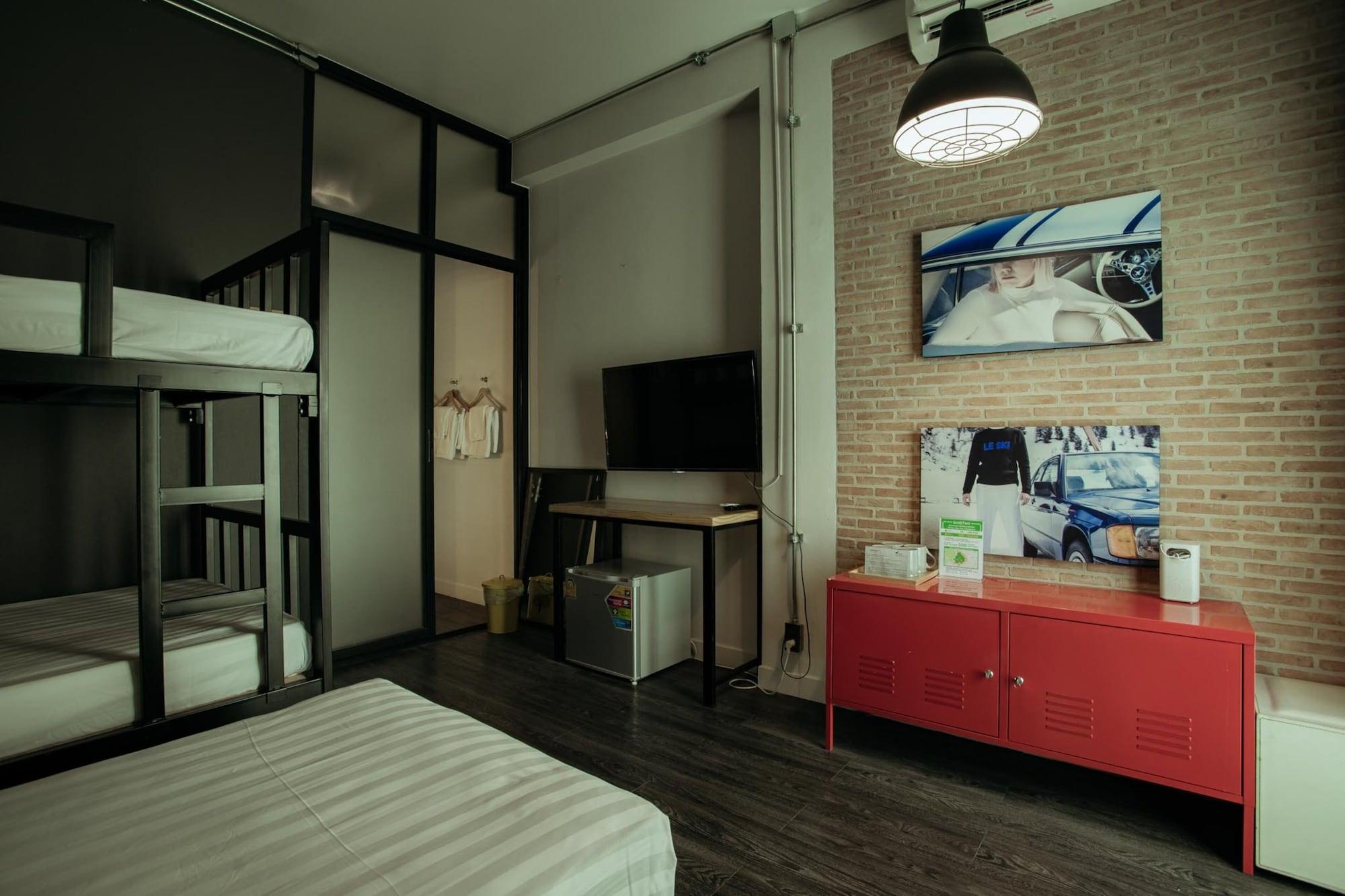 Bed and Breakfast Fashen Poshtel à Chiang Mai Extérieur photo